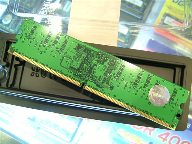 KINGMAX512MB DDR2 667�ڴ� ����鿴��һ��