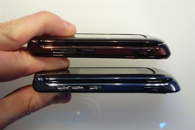Ħ������RAZR2 V9�ֻ� ����鿴��һ��