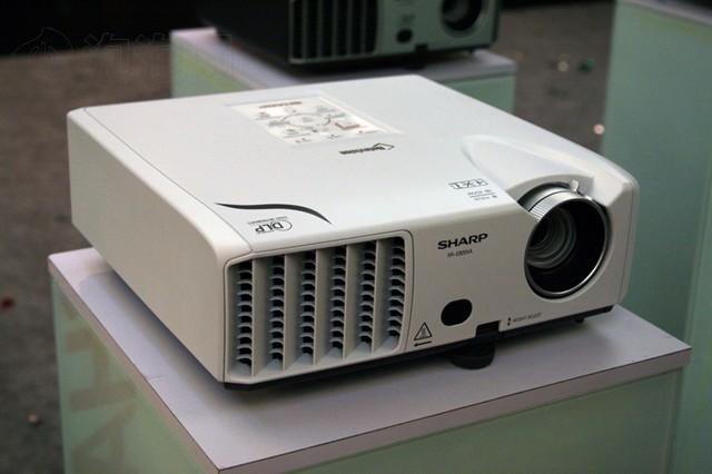 ����XR-E820XAͶӰ�� ����鿴��һ��
