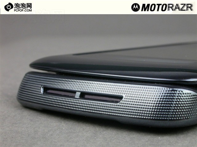 Ħ������RAZR V8�ֻ� ����鿴��һ��