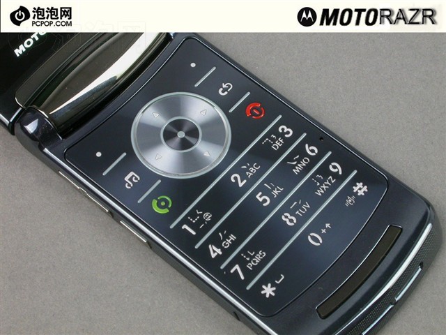 Ħ������RAZR V8�ֻ� ����鿴��һ��