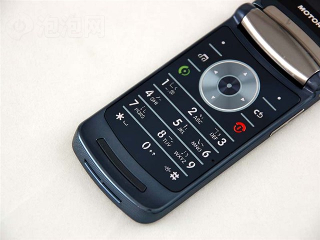 Ħ������RAZR V8�ֻ� ����鿴��һ��
