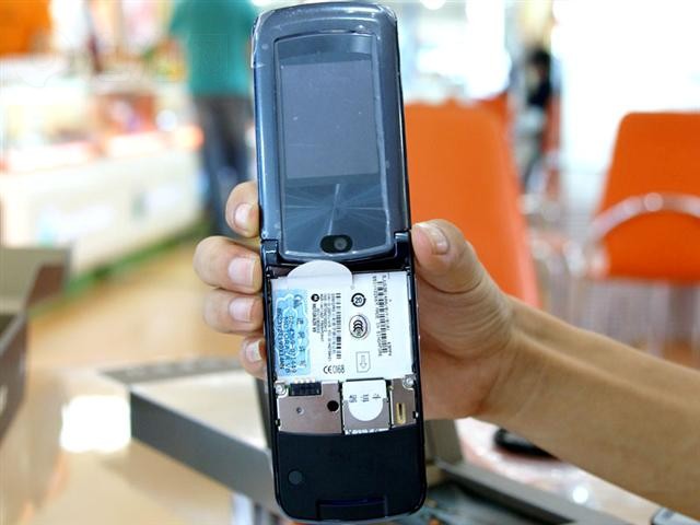 RAZR V8 2GB手机