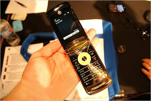 Ħ������RAZR V8 2GB �ƽ��ذ��ֻ� ����鿴��һ��