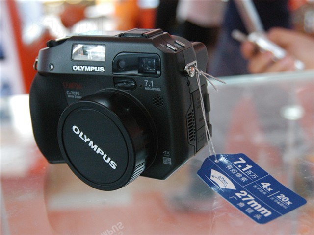 C-7070 Wide Zoom�������