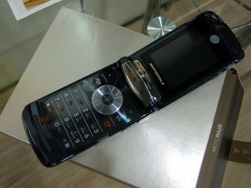 Ħ������RAZR V8 2GB�ֻ� ����鿴��һ��