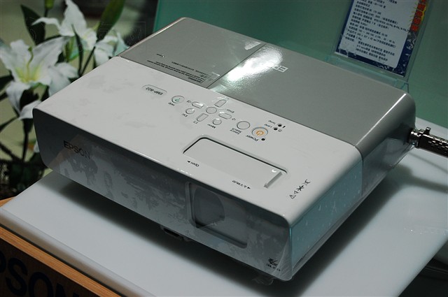 EMP-822ͶӰ��