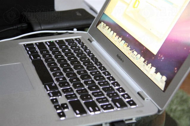 ƻ��MacBook Air�ʼǱ� ����鿴��һ��