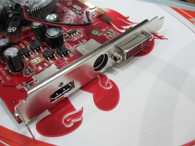 �߲ʺ��ط�3650-GD3 CF�ƽ�� 256M V12�Կ� ����鿴��һ��