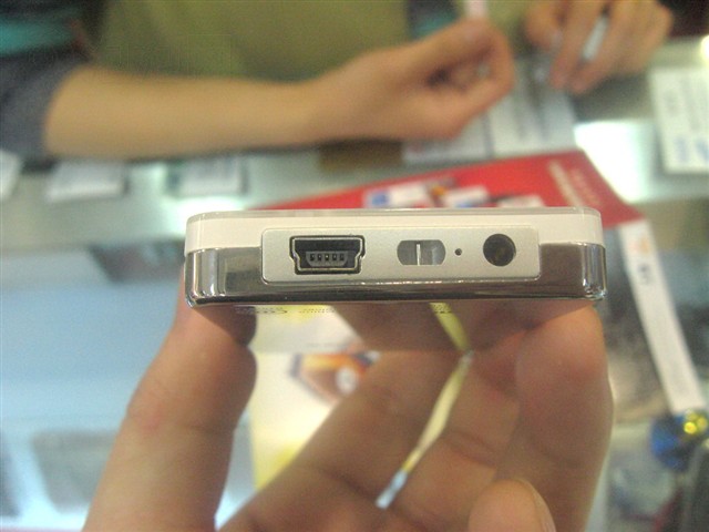 Ŧ��MOMO X5 (2G)MP3 ����鿴��һ��