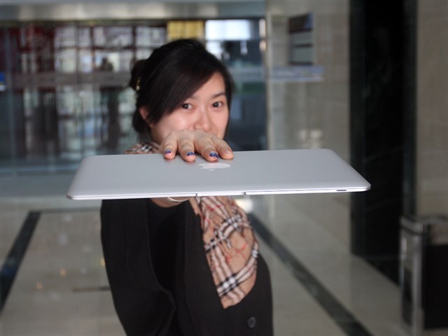 ƻ��MacBook Air�ʼǱ� ����鿴��һ��