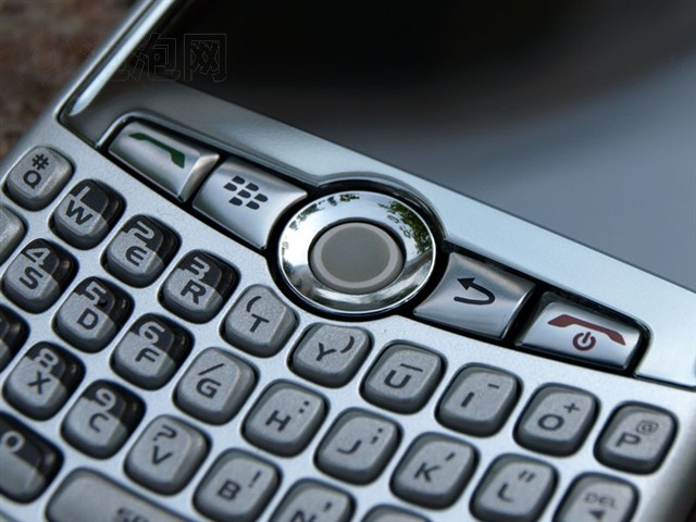 黑莓BlackBerry 8300 最小最轻的QWERTY键盘