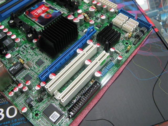 �߲ʺ�C.M780G X5���� ����鿴��һ��