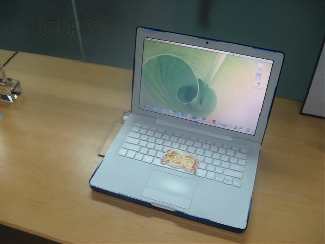 ƻ��MacBook(MB402CH/A)�ʼǱ� ����鿴��һ��