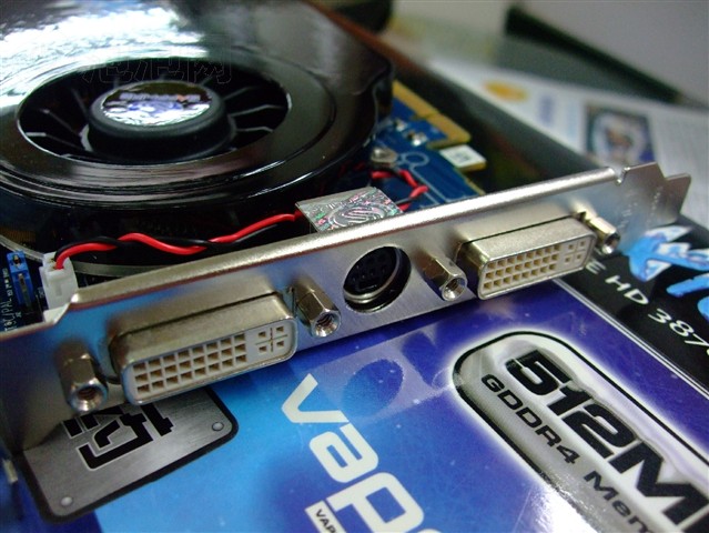 ����ʯHD3870 Toxic(��ҩ)�Կ� ����鿴��һ��