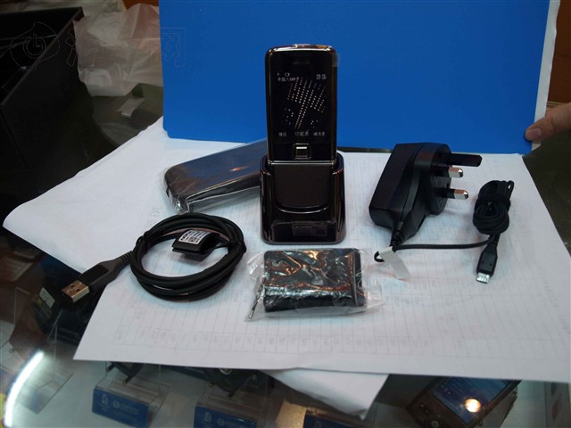 ŵ����8800 Sapphire Arte�ֻ� ����鿴��һ��