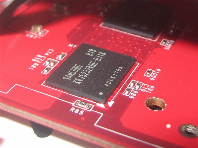 iGame 9600GT-GD3 UP����ս��5F 512M R10�Կ�