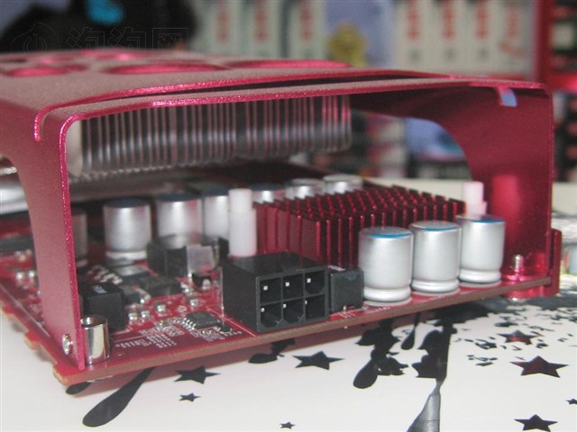 iGame 9600GT-GD3 UP����ս��5F 512M R10�Կ�