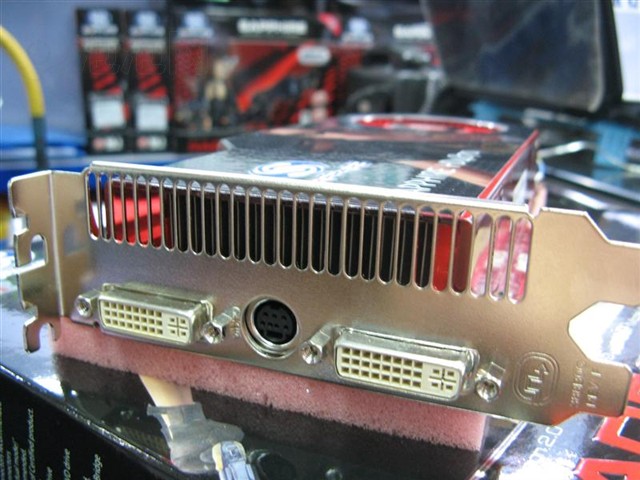 ����ʯHD4870�׽���Կ� ����鿴��һ��