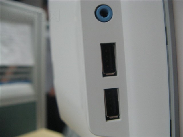 ����M2400HDҺ����ʾ�� ����鿴��һ��
