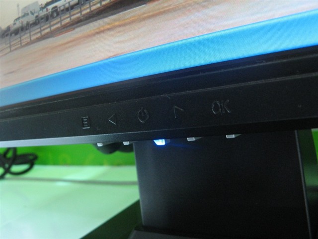 ����W95V+Һ����ʾ�� ����鿴��һ��