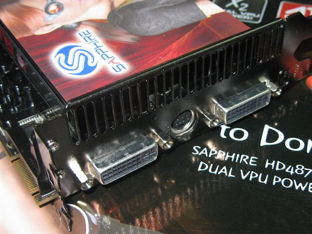 ����ʯHD4870 X2�Կ� ����鿴��һ��