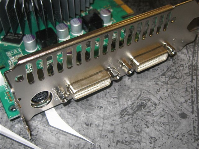 ˫���޼�9600GT��������� V2�Կ� ����鿴��һ��