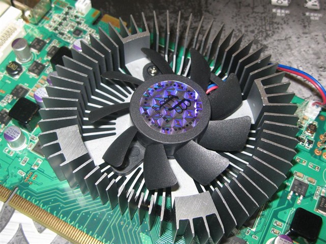 ˫���޼�9600GT��������� V2�Կ� ����鿴��һ��