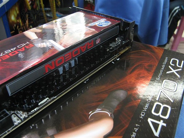 ����ʯHD4870 X2�Կ� ����鿴��һ��