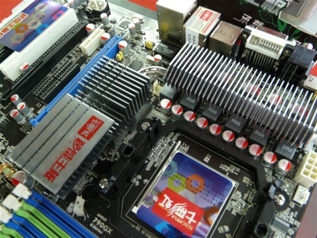 �߲ʺ�ս��C.A790GX X7 Ver1.4���� ����鿴��һ��