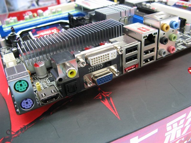 �߲ʺ�ս��C.A790GX X7 Ver1.4���� ����鿴��һ��