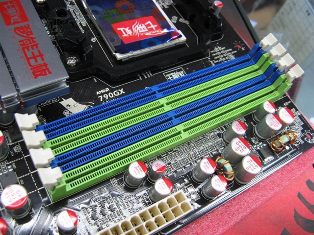 �߲ʺ�ս��C.A790GX X7 Ver1.4���� ����鿴��һ��