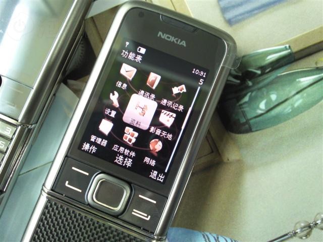 ŵ����8800 Carbon Arte�ֻ� ����鿴��һ��