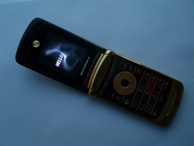 Ħ������RAZR V8�ֻ� ����鿴��һ��