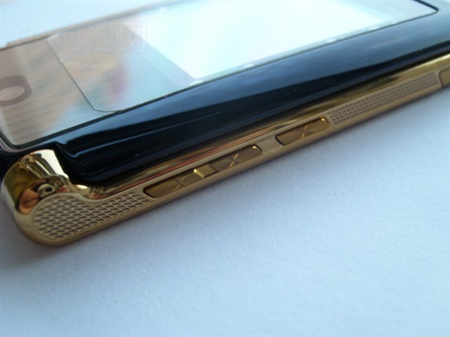 Ħ������RAZR V8�ֻ� ����鿴��һ��