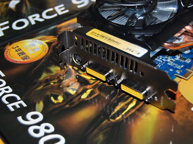 ��̩N9800GTX+512D3 �׷�������Կ� ����鿴��һ��