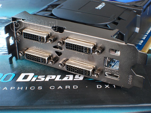 Ӱ��GTX 550 Ti ���Ǻڽ��ӿ�ͼƬ