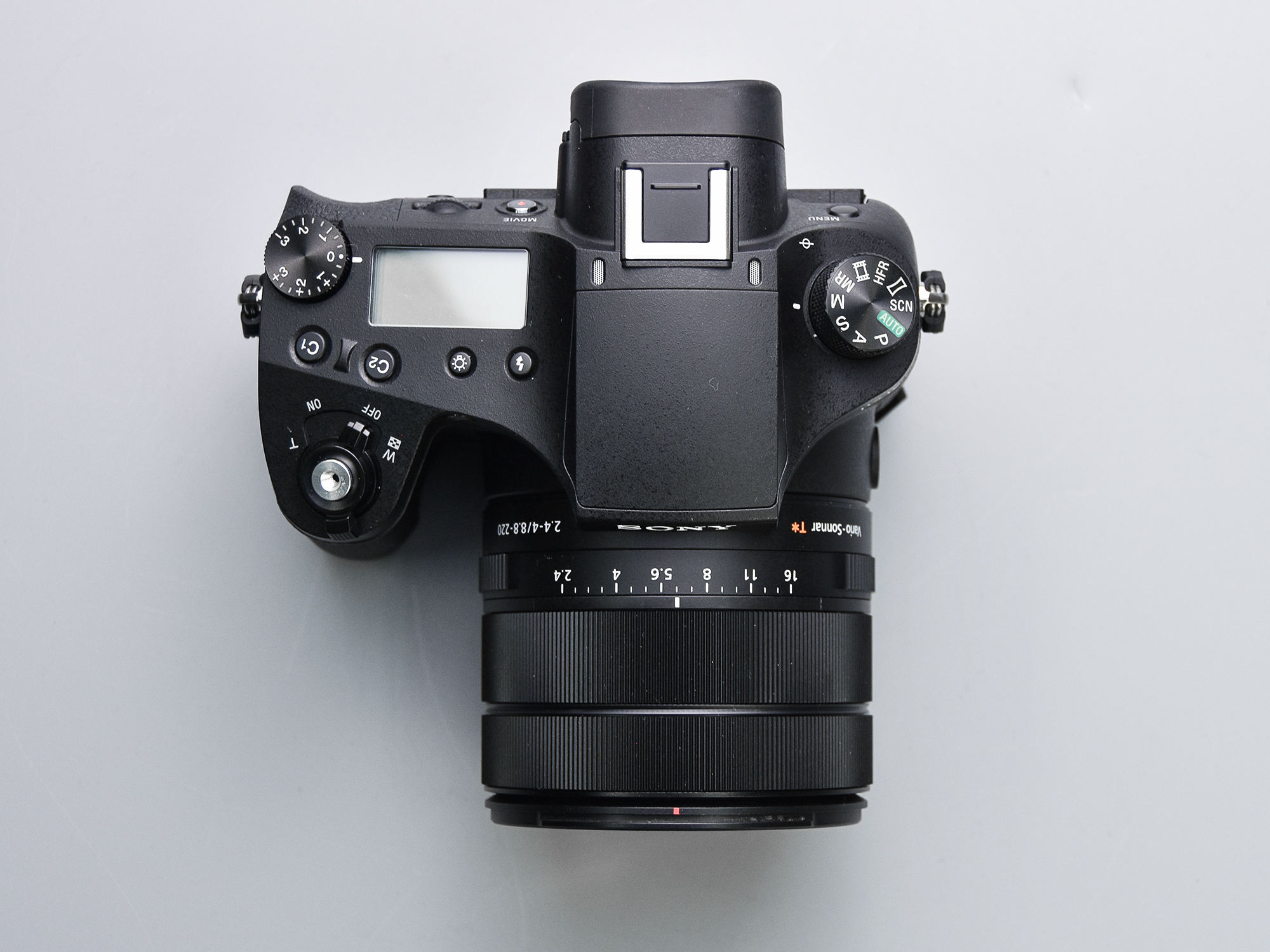 对焦与连拍更强大 25x光学变焦索尼黑卡rx10iv评测