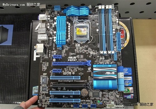 华硕p8p67主板提前展示 详尽规格一览