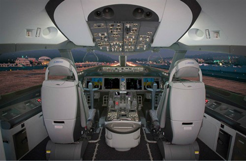 夏普液晶进驻波音787梦想客机驾驶舱!
