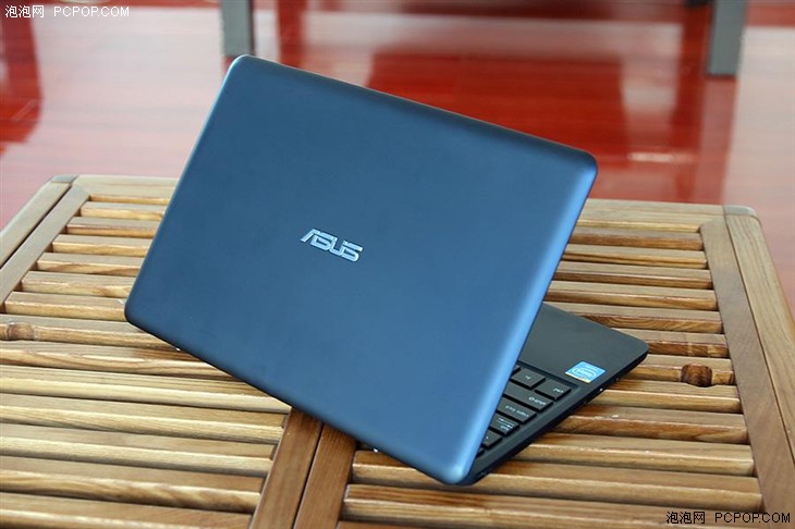 11英寸轻薄无风扇华硕思聪本x205评测