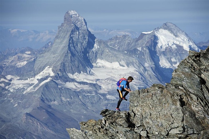 一日五峰:登山员横越五座高峰创记录