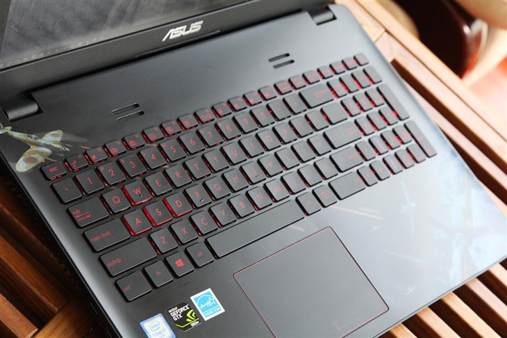 霸气外观! 飞行堡垒fx-pro游戏本评测