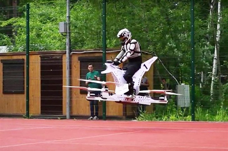 俄罗斯开发一款飞行摩托时速100公里