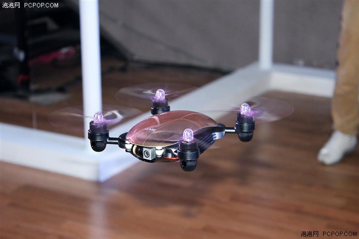 飞马机器人发布j.me飞拍神器 售价2999元