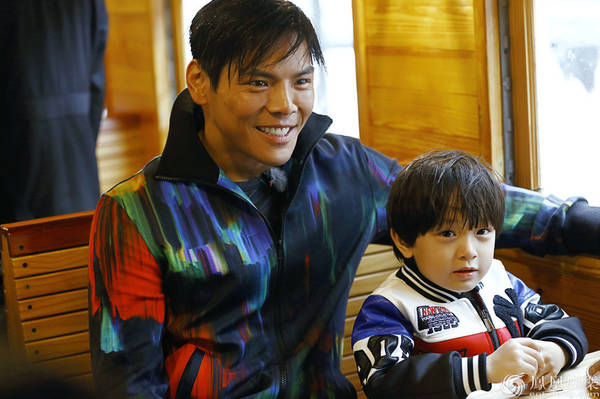 《爸爸4》向佐展硬汉柔情 实力圈粉