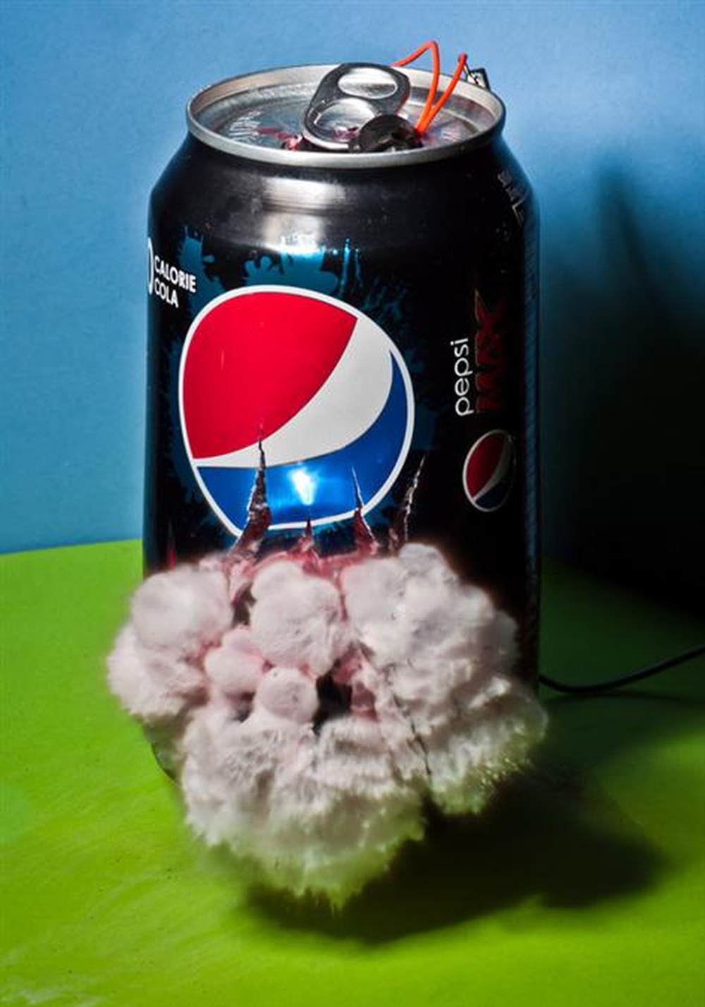 菊花被爆!子弹高速穿透物体爆炸瞬间