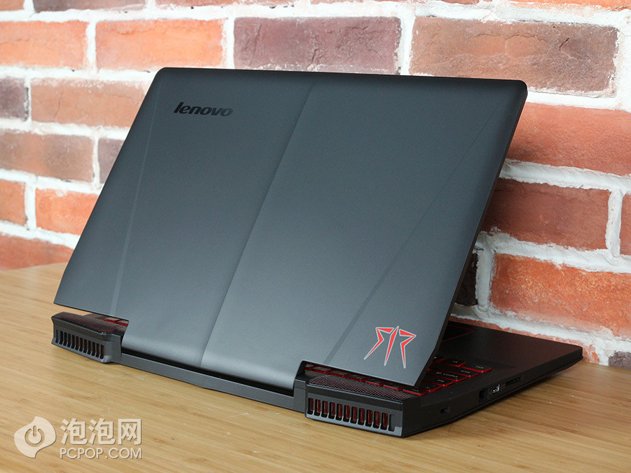强悍红黑配色 联想拯救者15游戏本图赏