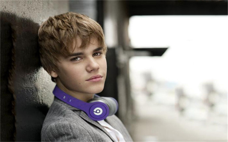 除了justinbieber,还有很多欧美明星都非常喜欢beats耳机.