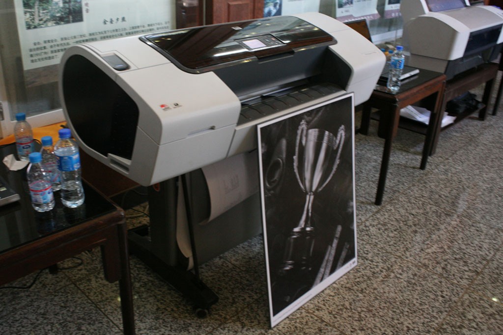 惠普designjet t1100ps(q6688a)(1118毫米)绘图仪原图 高清图片